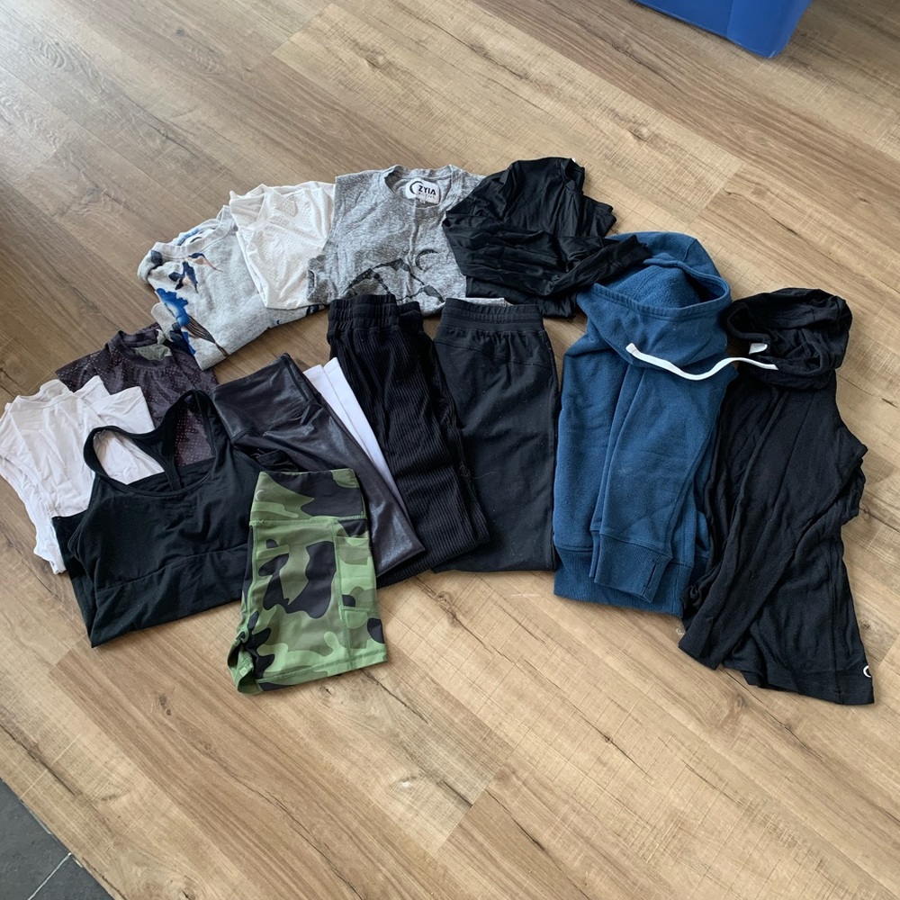 Zyia lot of clothes size xs or 2 - bundle has 13 pieces